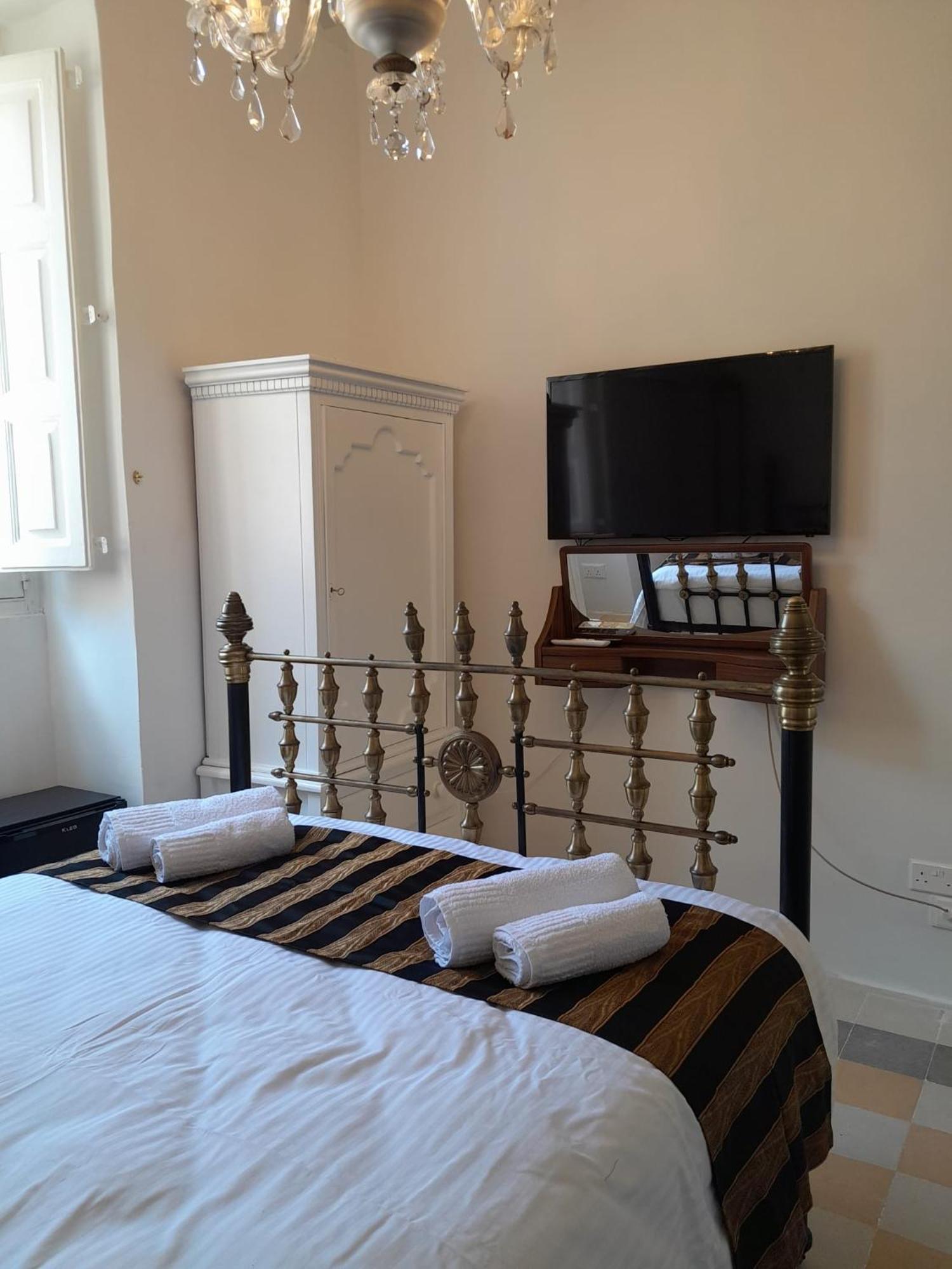 Charming Town House In Cospicua, Valperga Rooms Eksteriør billede