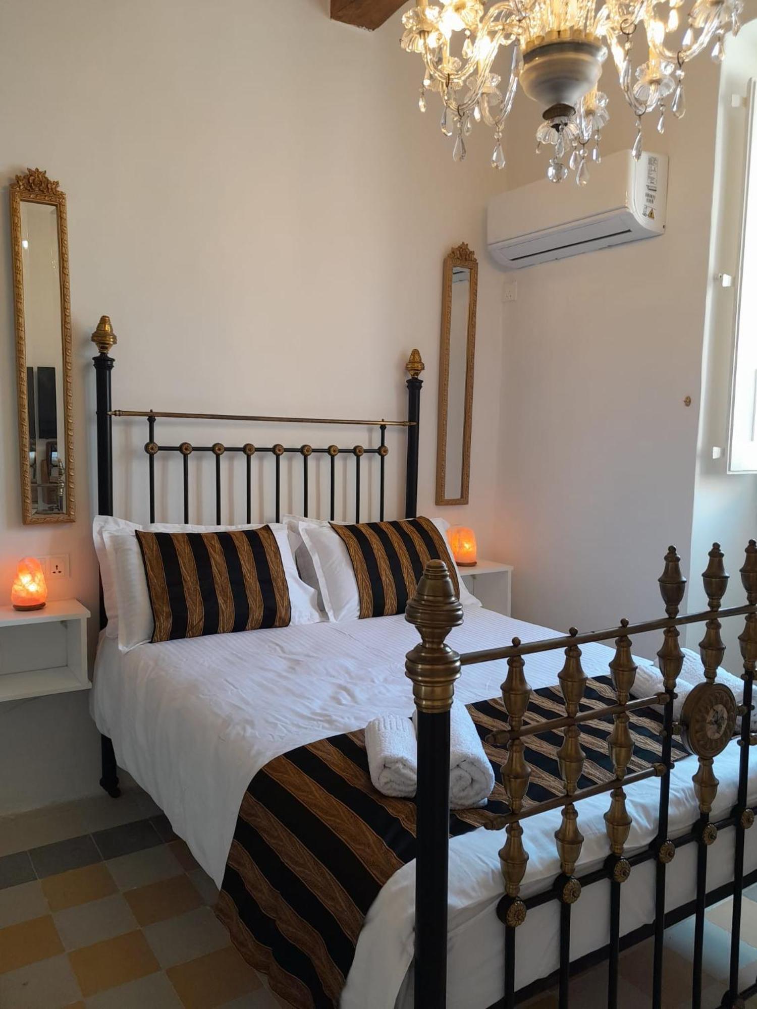 Charming Town House In Cospicua, Valperga Rooms Eksteriør billede