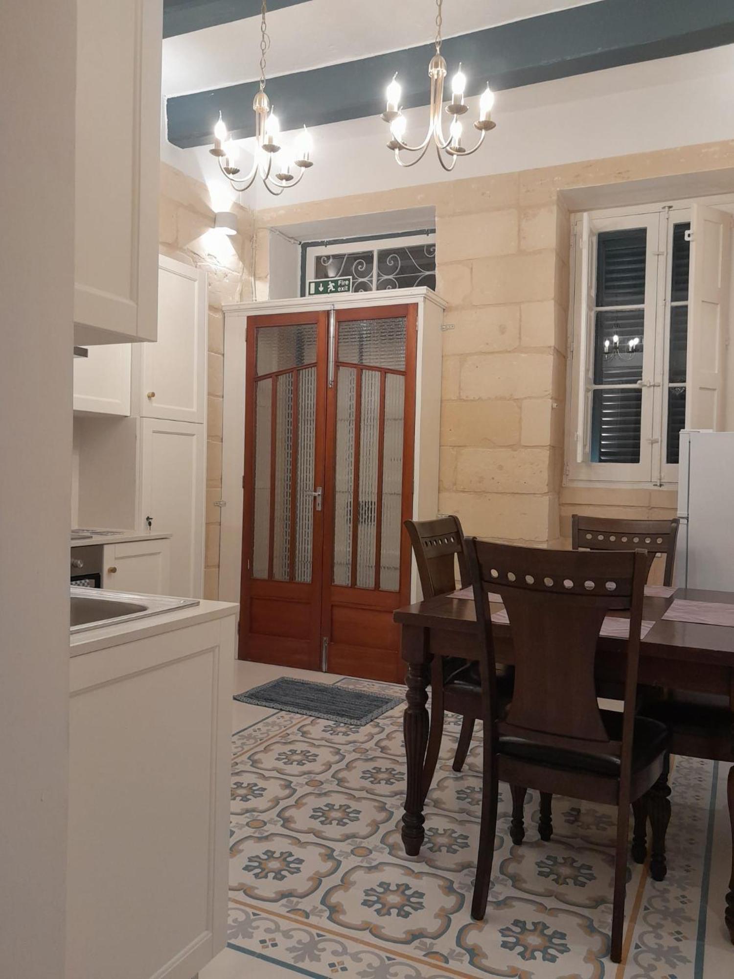 Charming Town House In Cospicua, Valperga Rooms Eksteriør billede